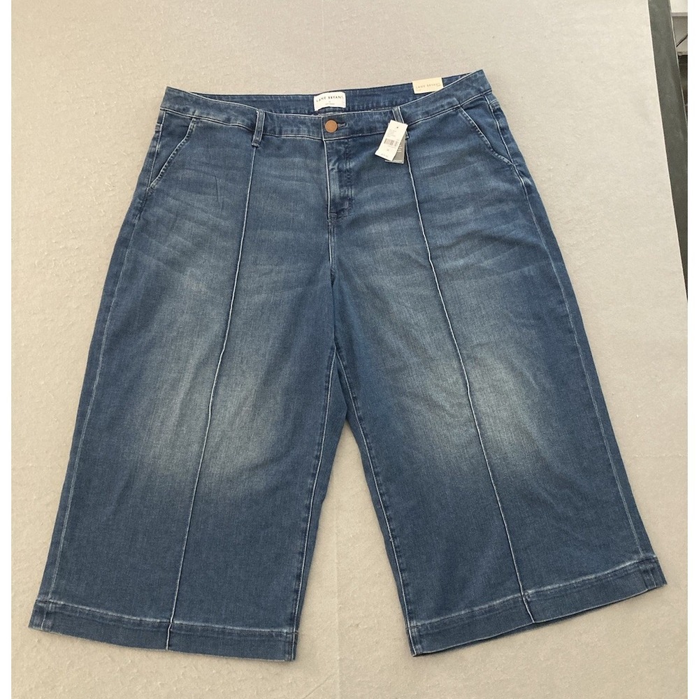 Lane Bryant NWT Size 22 Blue Denim Mid-Rise Wide Leg Capri -Flex Magic Waistband